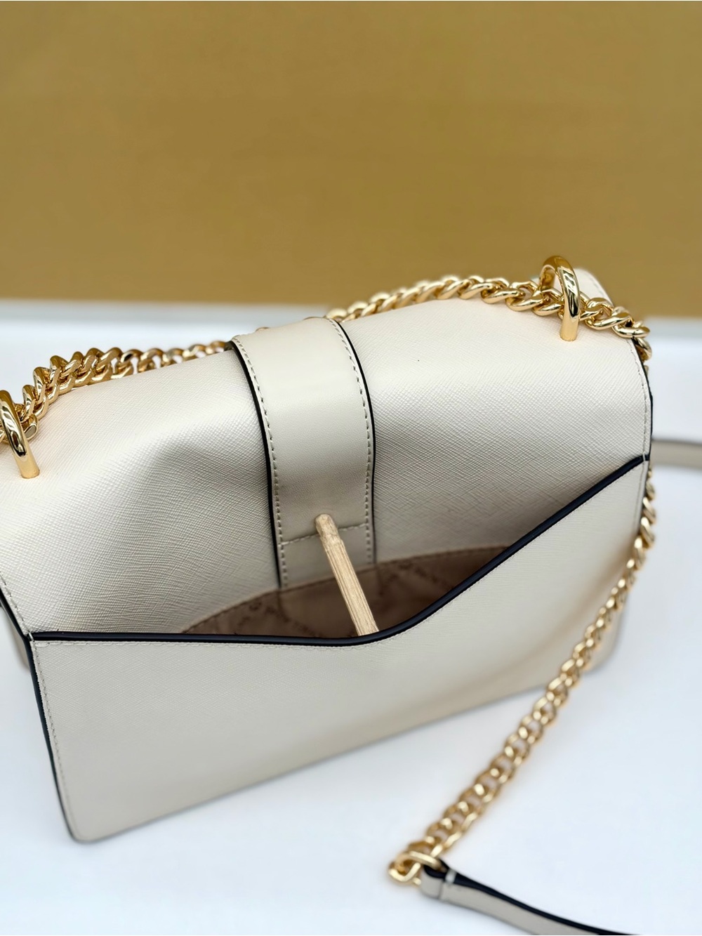 Michael Kors Greenwich Small
Floral Crossbody Shoulder Bag - Picture 10 of 12